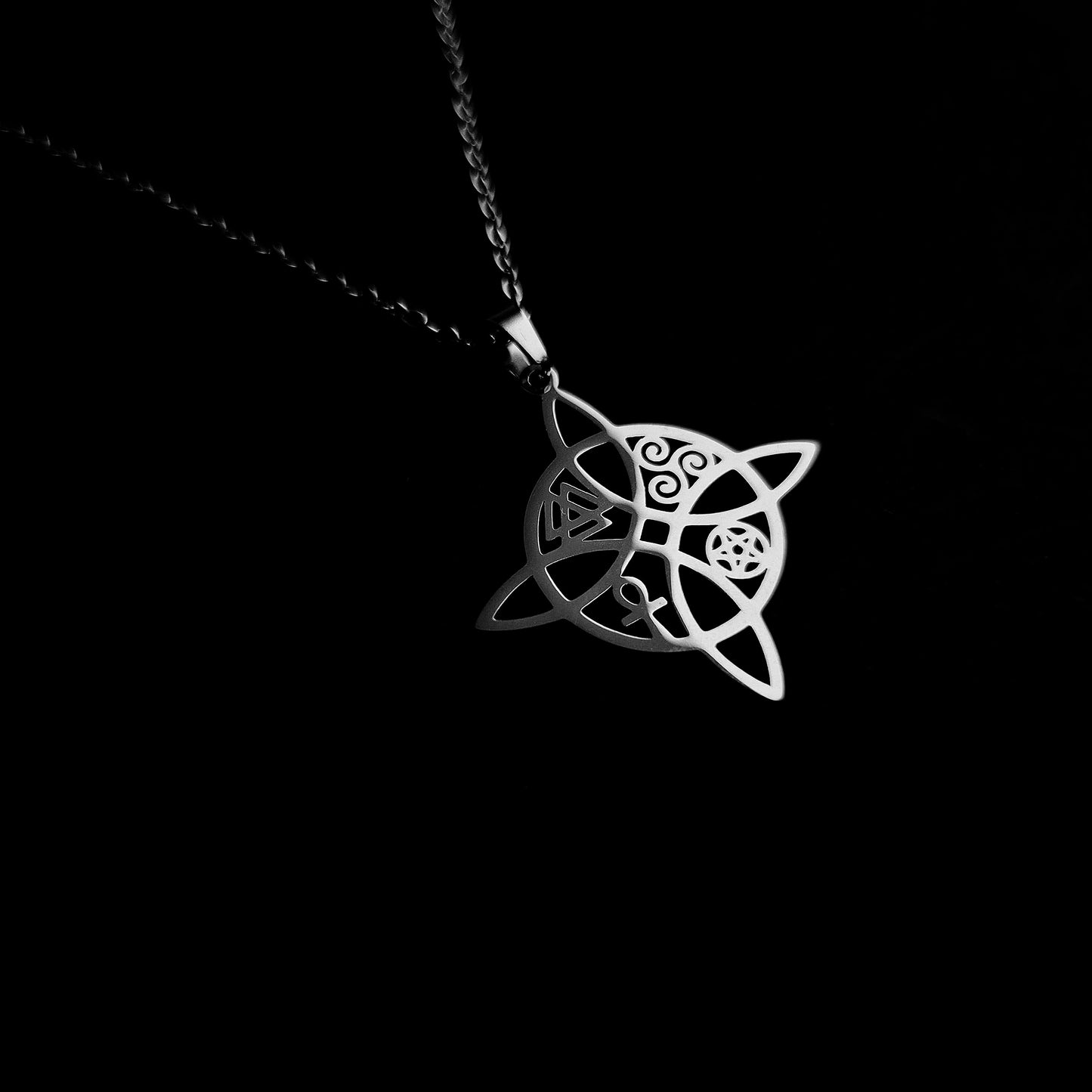 Collar Nudo de Bruja – Sabiduría Ancestral | Acero Inoxidable 316